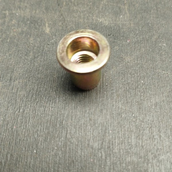 142704M1 TUERCA REMACHABLE