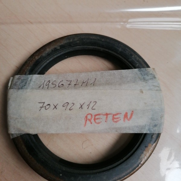 195677M1 RETEN 70X92X12