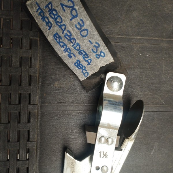 2930-38 TAPA DE ESCAPE