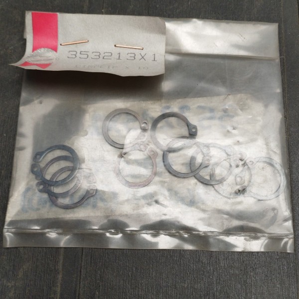353213X1 CIRCLIP