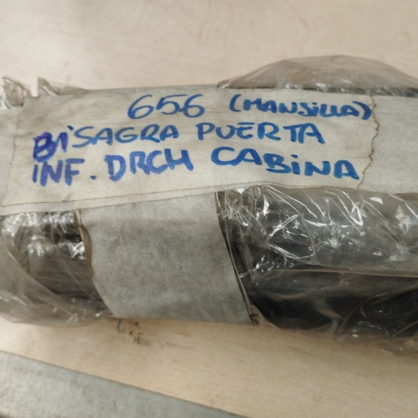 656 BISAGRA PUERTA INFERIOR DERECHA MANSILLA