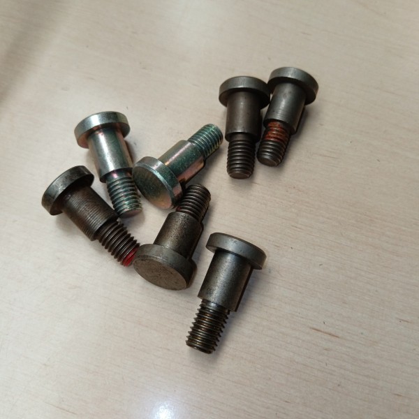 77044000 TORNILLO