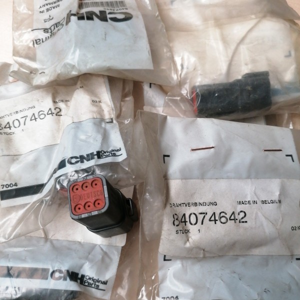 84074642 CONECTOR