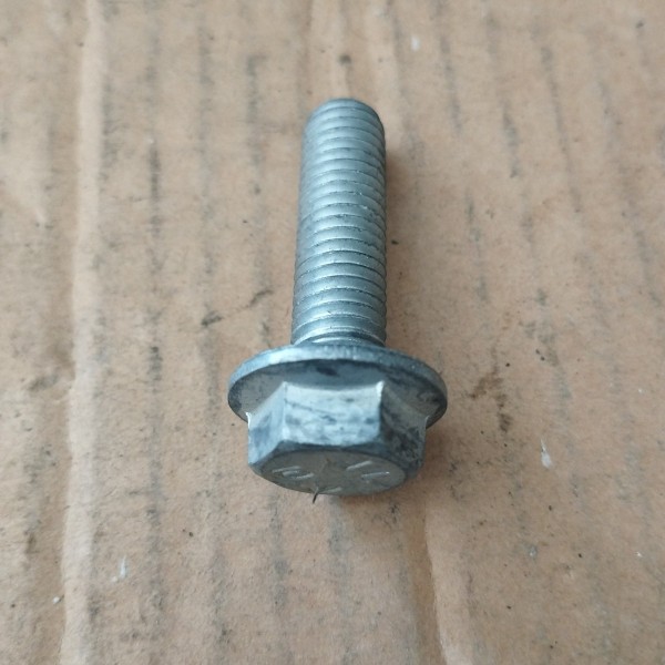 100.910 TORNILLO 10X35 TAMBOR 10.9