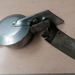 2930-89 TAPA DE ESCAPE