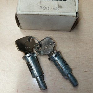 790848 BOMBIN CON LLAVE LAND ROVER