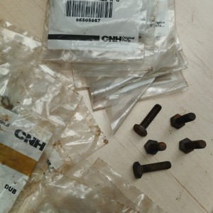 86505867 TORNILLO