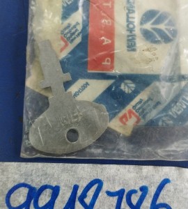 9918786 LLAVE