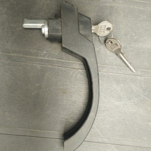 C-0032 MANECILLA CON LLAVE